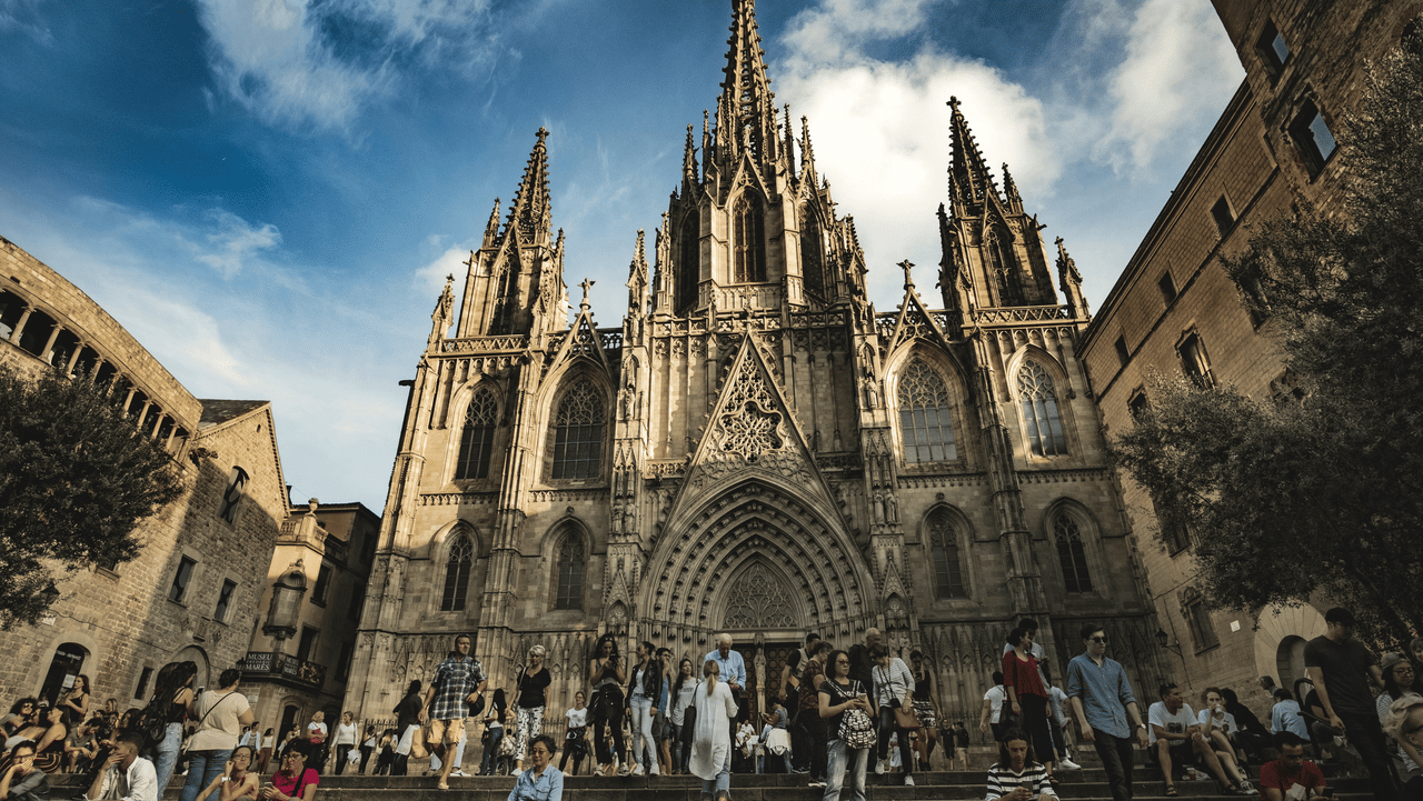 Barcelona Social Bike Tour & Tapas Experience 7
