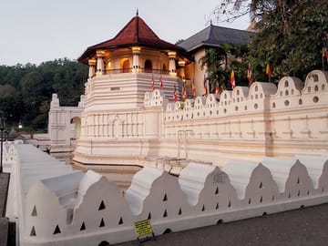 Kandy Day Tour from Colombo with Sacred Tooth Temple Visit