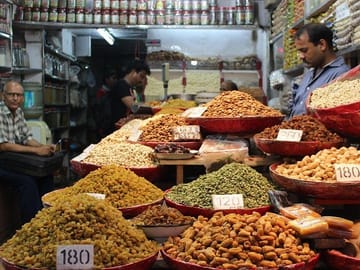 Cultural Shopping Tour of Local Markets in New Delhi