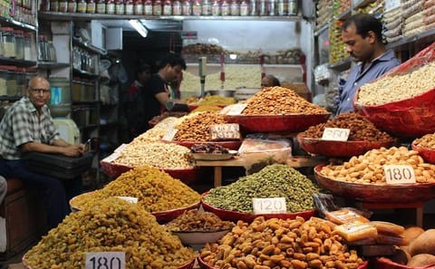 Cultural Shopping Tour of Local Markets in New Delhi