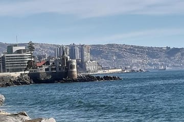 Private Transfer San Antonio Pier to Airport with Vineyard Lunch