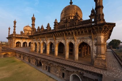 Hyderabad to Bijapur: Architectural Delights Tour