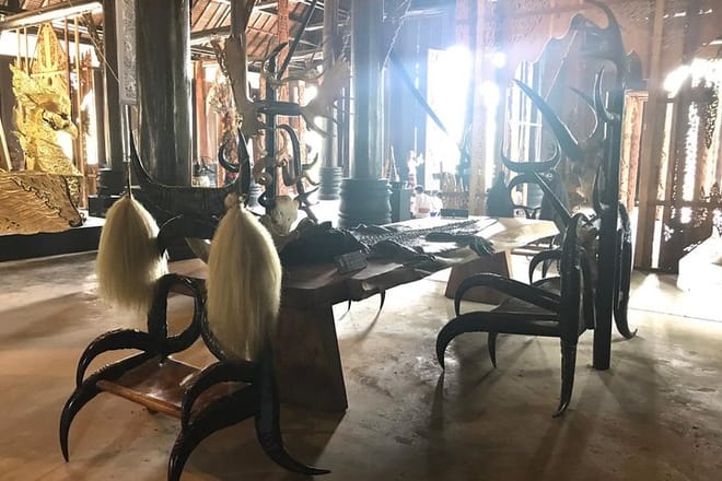 Chiang Mai-Chiang Rai: White - Blue Temple - Bann Dam Museum-Karen Village 10
