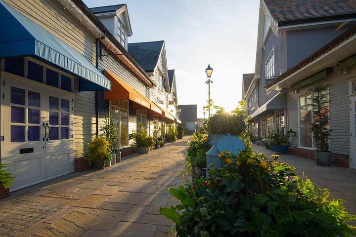 Bicester Village Shopping Outlet Private Tour from London 