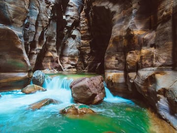 Private Overnight Climbing and Walking Tour in Wadi Mujib from Amman