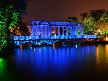 Guilin Four lakes night cruise with the English speaking driver from Guilin hotel