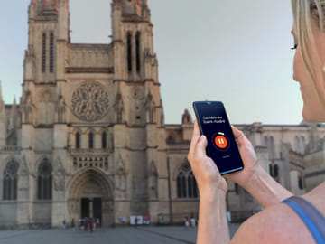 Visit Bordeaux in freedom: In front of Saint-André Cathedral, a Gothic jewel.