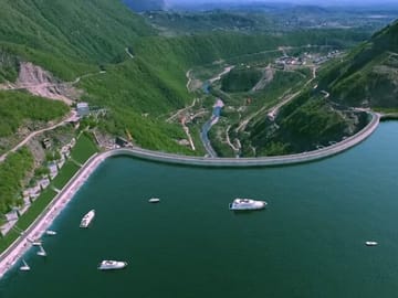 4 Full days in Georgia with private tour, free aiport