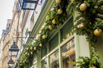 Gourmet Christmas Walking Tour in Paris