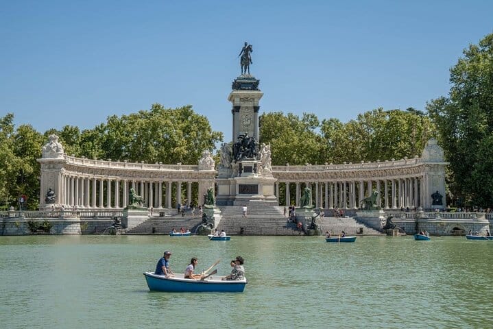 Madrid to Porto up to 3 stops: Avila, Salamanca and Aveiro 4