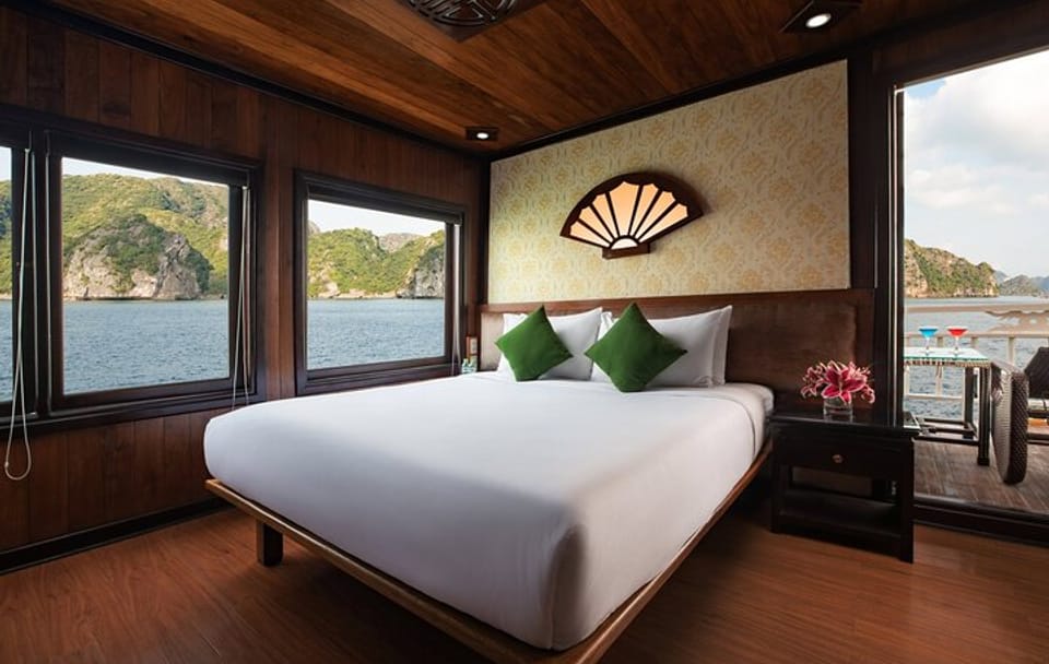 Deluxe 2-Day Bai Tu Long Bay Cruise with Kayaking and Caves