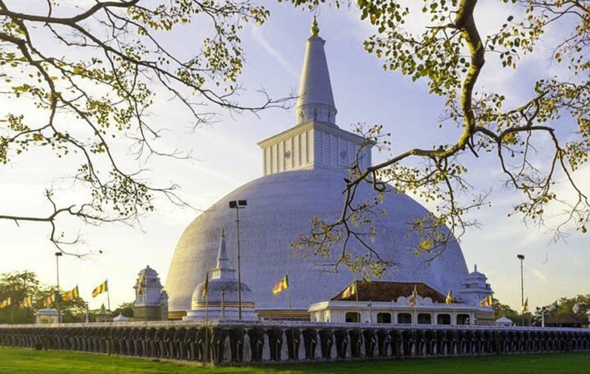 Anuradhapura and Aukana All Inclusive Day Tour From Colombo