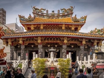 Tokyo: Yokohama Day and Night Tour with English Speaking Driver