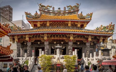 Tokyo: Yokohama Day and Night Tour with English Speaking Driver