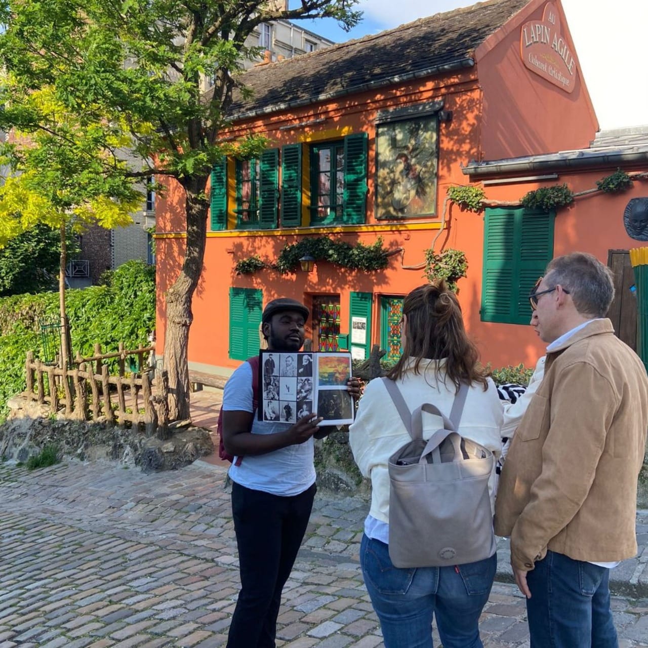 A private tour with Voilà Tours in front of Le Lapin Agile at Montmatre