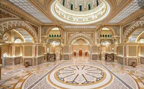 Cultural Tour of Abu Dhabi: Grand Mosque and Heritage Village