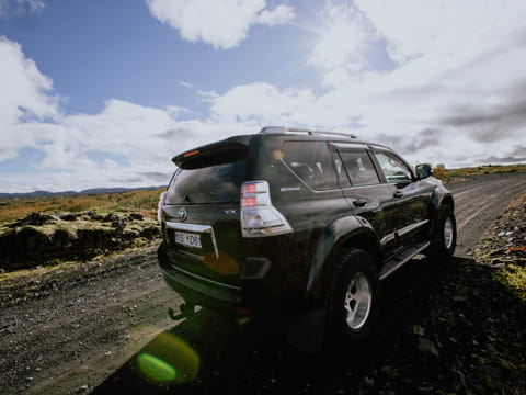 Private Luxury Jeep Transfer from Keflavik Airport to Reykjavik via Blue Lagoon, photo 2
