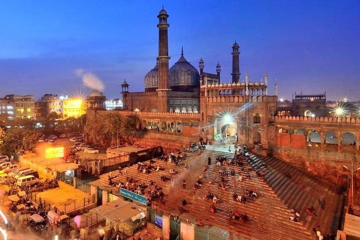 Discover Old Delhi: 4-Hour Evening Walking Tour includes Guide & Dinner