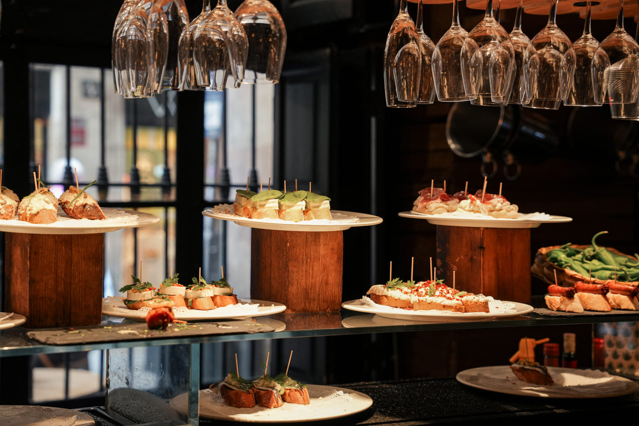 Barcelona: Tipsy Food Tour with History, Paella & Sangria 8