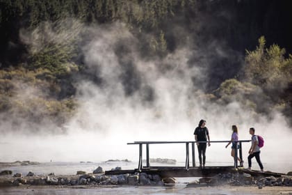 Day Trip to Hell's Gate Geothermal Reserve and Mud Spa from Auckland