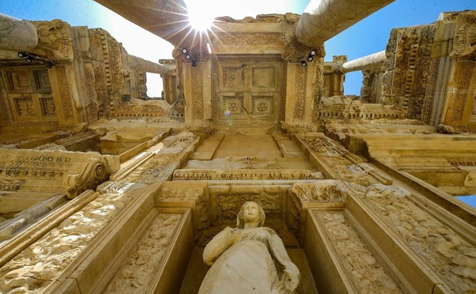 Ephesus and Pamukkale 2-Day Tour from Istanbul with Flights and Accommodation