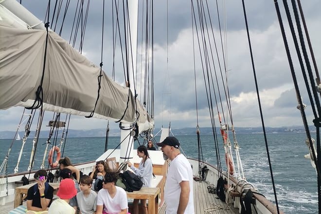Discovery of the coves of the Blue Coast by boat 3