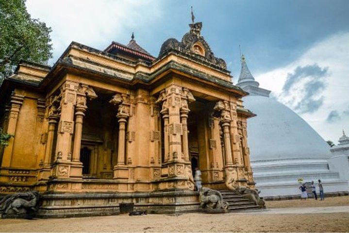 temple of Kelaniya