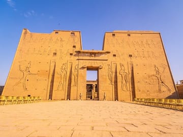 White Desert Adventure in 2 days from Cairo