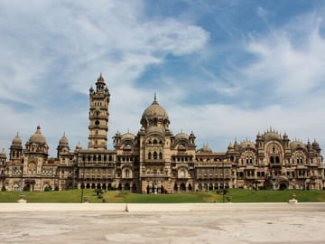 Cultural Tour of Ajanta Caves and Daulatabad from Vadodara to Mumbai