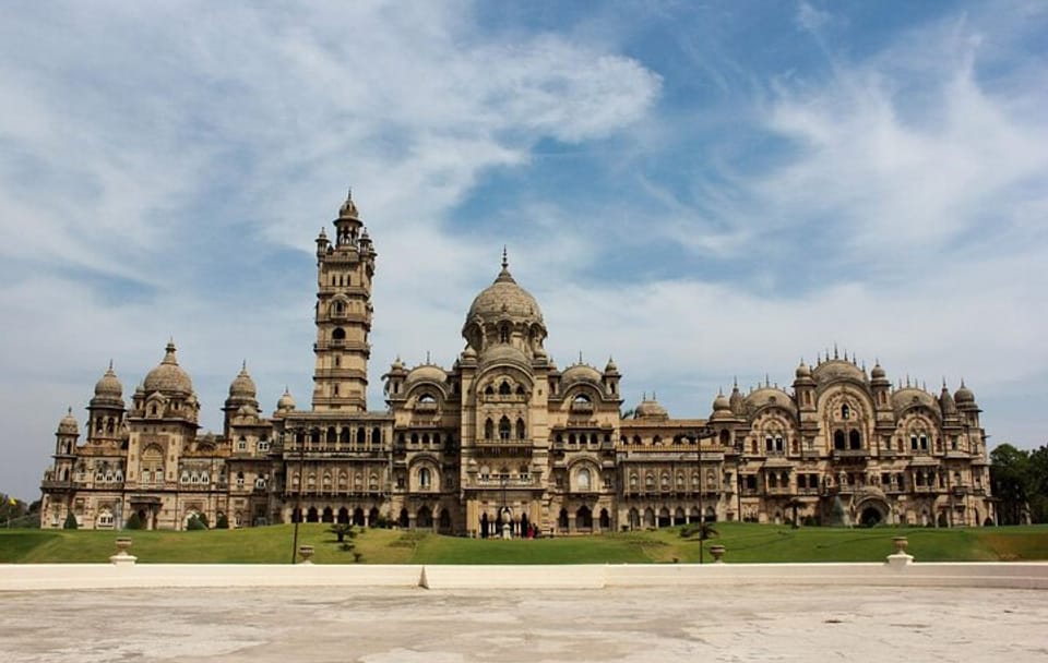 Cultural Tour of Ajanta Caves and Daulatabad from Vadodara to Mumbai