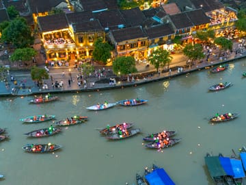Hoi An River Night Boat Ride with Floating Lantern Experience