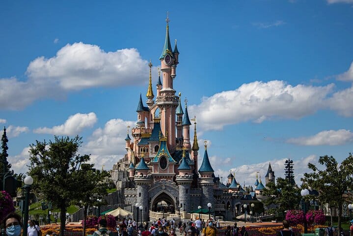 Private Disneyland trip with Eiffel Tower  3