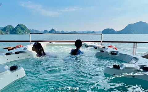 Luxury Day Cruise with Jacuzzi Pool in Halong Bay