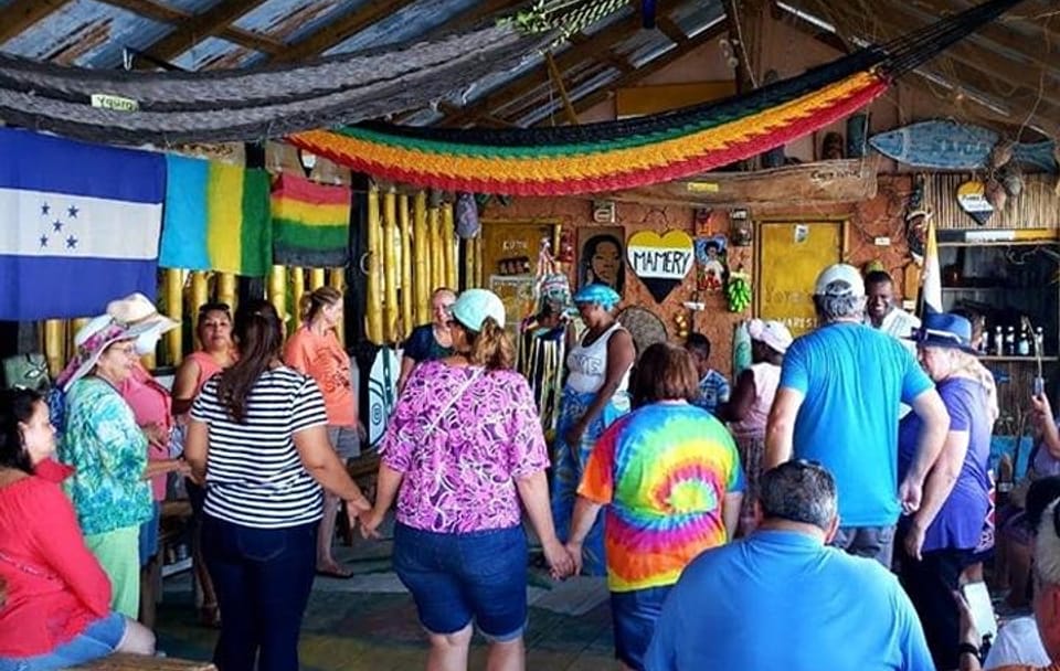 Cultural Tour and Island Lunch in Roatan's East End