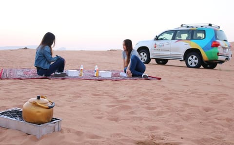 Private 4x4 Desert Adventure Tour in Dubai with Refreshments