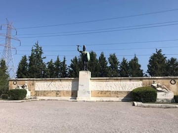 Day Tour from Athens to Meteora and Thermopylae with Dinner