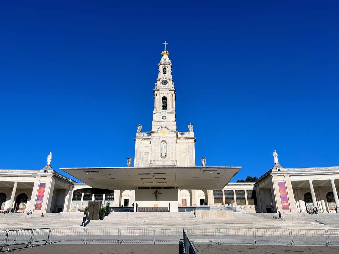 Private Fátima, Nazaré & Óbidos from Lisbon 9