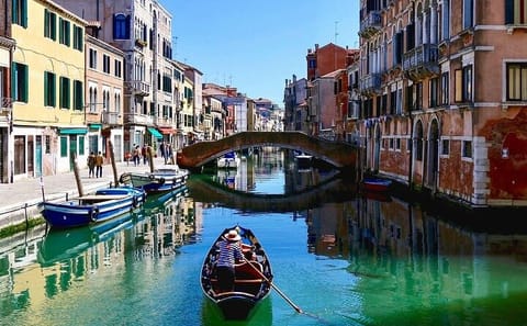 Venice Morning Walking Tour with Canal Cruise Experience