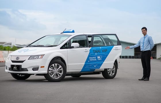 Private Transfer: 100% Electric Don Muang Airport Transfer