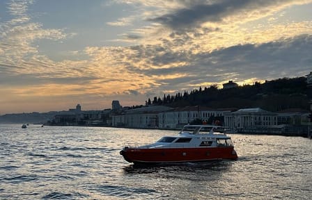 Istanbul Bosphorus Sunset Cruise on a Luxurious Yacht