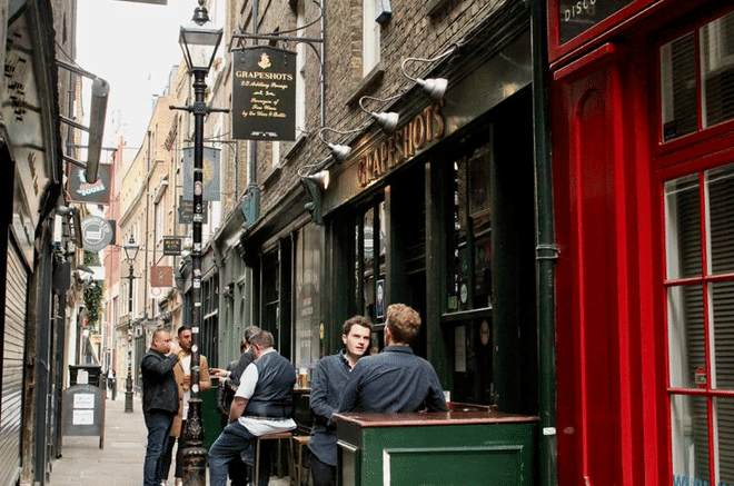 Dark Past of London Semi-Private Walking Tour