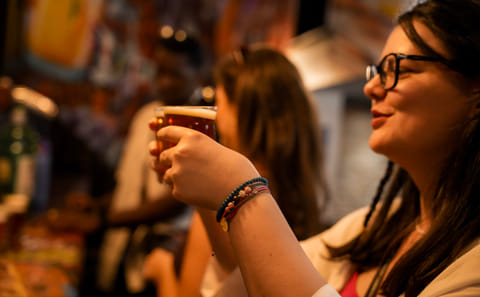Barcelona: Beer Tasting with Drinks Included & Live Music