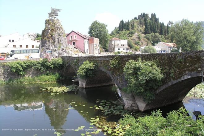 private, guided Tour: Boat Excursion to Virpazar - montengrin village with harbour in Skadar Lake National Park