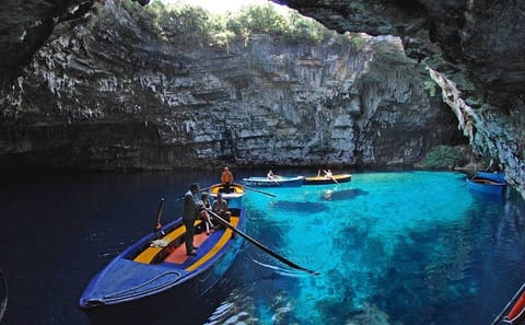 Melissani Lake and Myrtos Beach Tour from Argostolion