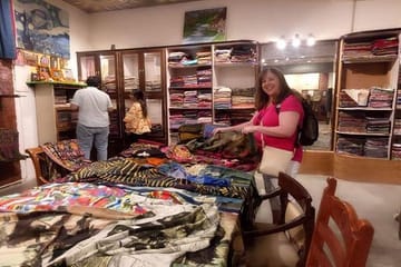 Full Day Customized Delhi Shopping Tour with Female Consultant