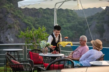Lan Ha Bay 3D2N Boutique Boat Tour: Kayaking and Cycling