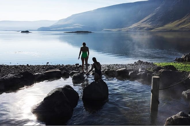 Hvammsvik Hot Springs: Private Return Transfer with Entrance