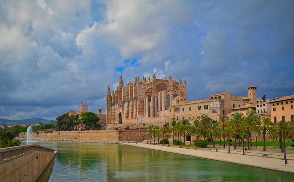Private Guided Tour of Palma de Mallorca's Historic Landmarks