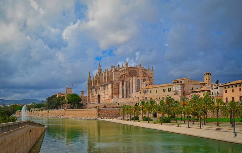 Private Guided Tour of Palma de Mallorca's Historic Landmarks