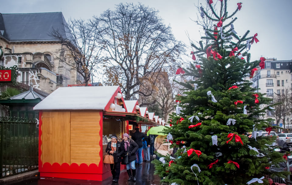 Gourmet Christmas Walking Tour in Paris